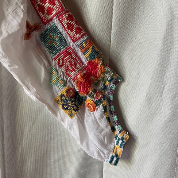 Johnny Was, Embroidered Tunic XS. White background with multi-colored embroidery - Picture 8 of 9